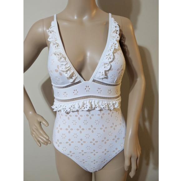 J. Crew Other - 🚫SOLD🆕NWOT JCrew Scalloped Ruffle Plugging One